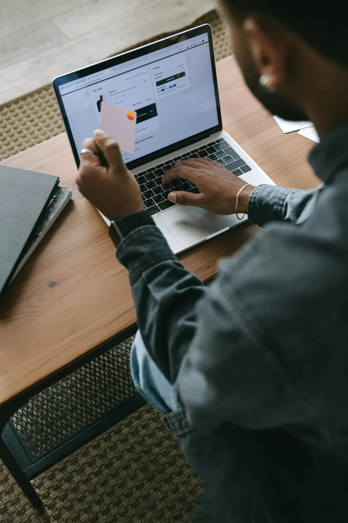 Customer paying at an international online checkout with a Mastercard